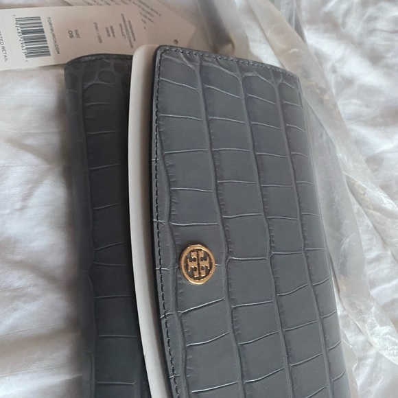 Tory Burch Robinson Embossed Chain Wallet - Picture 2 of 5